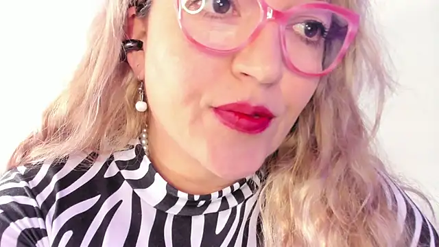 Naty Mature  online show from November 6, 2025, 12:09 pm