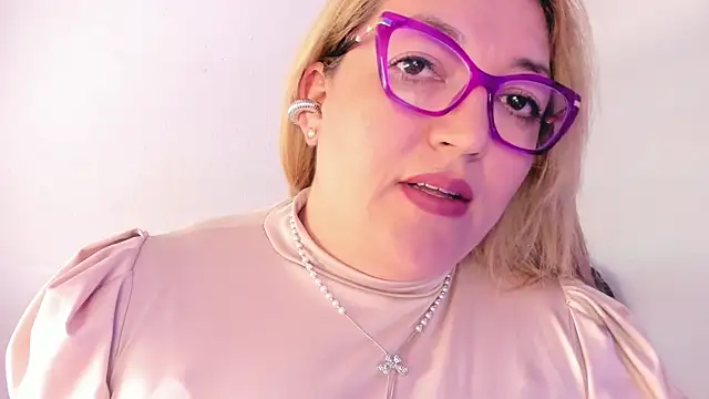 Naty Mature  online show from October 20, 2025, 9:43 am