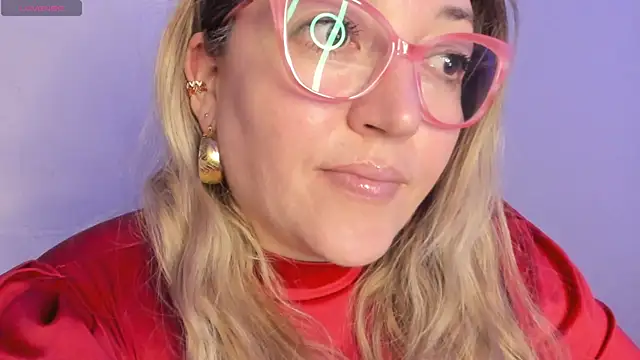 Naty Mature  online show from April 15, 2026, 8:20 pm