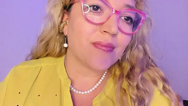 Naty Mature  online show from October 25, 2025, 7:25 pm