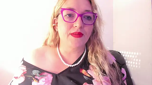 Naty Mature  online show from October 16, 2025, 9:17 am