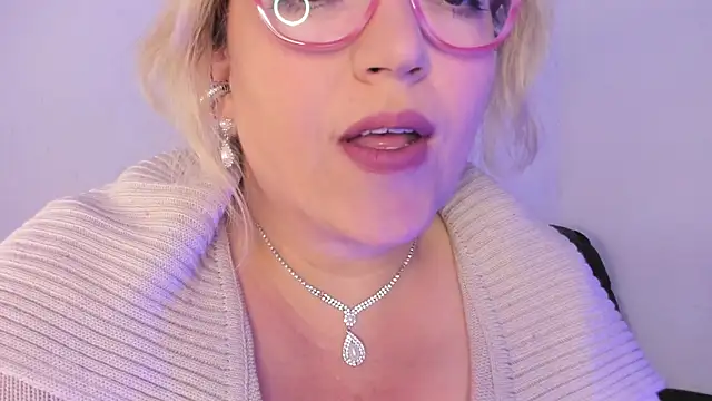 Naty Mature  online show from October 30, 2025, 8:45 am