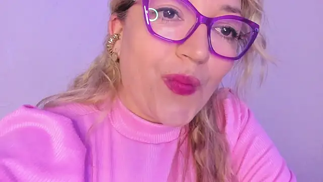 Naty Mature  online show from October 5, 2025, 10:22 pm