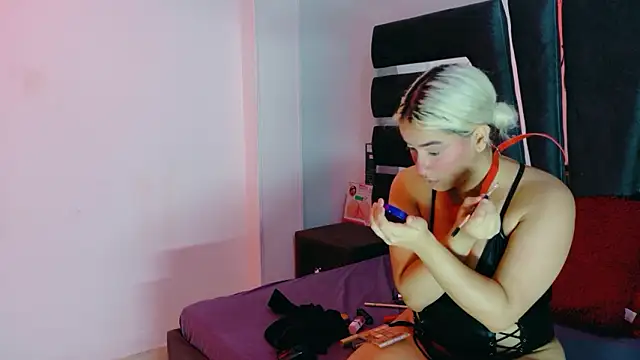 Snapshot of AliceandMax chatting on February 9, 2026, 1:42 pm AliceandMax online show from February 9, 2026, 1:42 pm