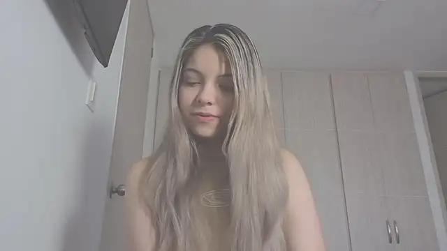 andreau18 online show from December 17, 2025, 1:16 pm