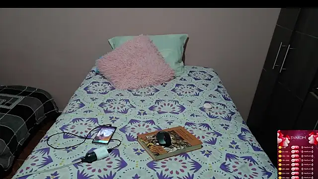 Snapshot of bellah_rose_squirt chatting on May 20, 2026, 3:47 am bellah rose squirt online show from May 20, 2026, 3:47 am