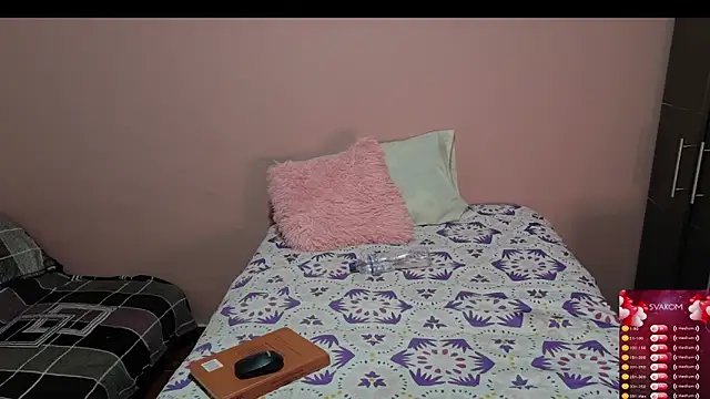 Snapshot of bellah_rose_squirt chatting on May 15, 2026, 2:31 am bellah rose squirt online show from May 15, 2026, 2:31 am