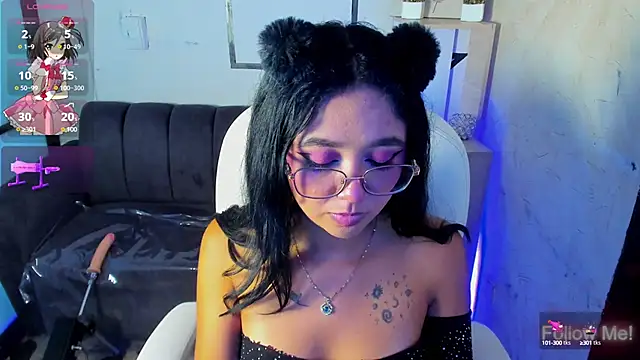 LilahAsh online show from February 4, 2025, 3:36 pm