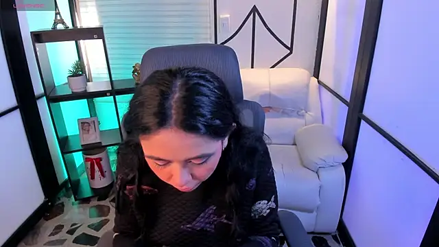 LilahAsh online show from January 31, 2025, 1:12 pm