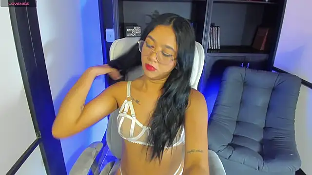 LilahAsh online show from January 7, 2025, 12:41 pm