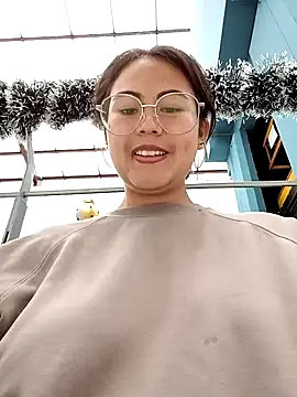 lara moon25 online show from January 5, 2025, 8:21 pm