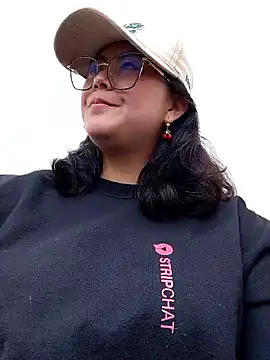 lara moon25 online show from January 11, 2026, 6:15 pm