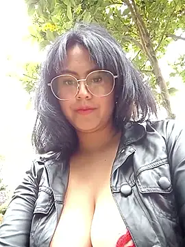 lara moon25 online show from October 10, 2025, 7:36 pm