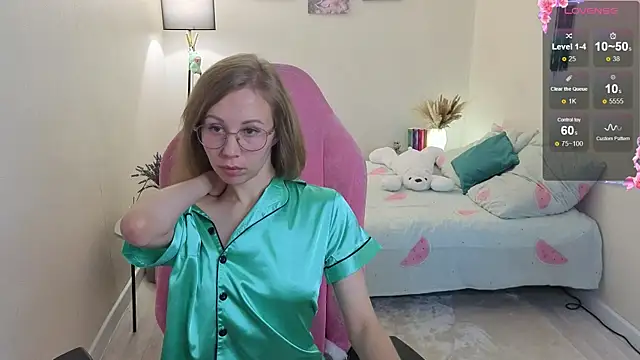 Lill Mary online show from October 17, 2025, 3:21 am