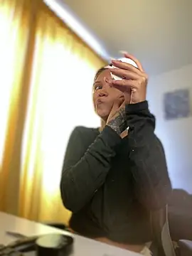 baby lizy online show from January 5, 2026, 5:27 pm