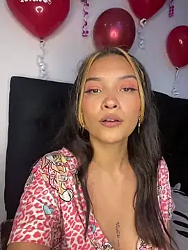 Snapshot of baby_lizy chatting on February 14, 2025, 12:41 am baby lizy online show from February 14, 2025, 12:41 am
