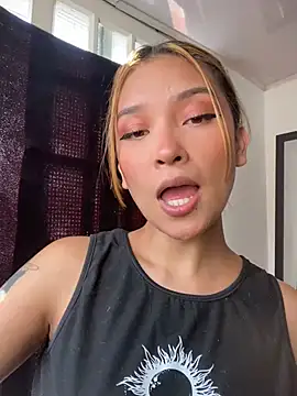 Snapshot of baby_lizy chatting on February 2, 2025, 8:19 pm baby lizy online show from February 2, 2025, 8:19 pm