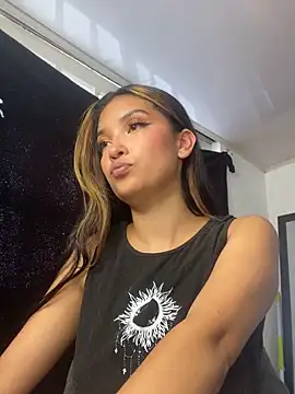 Snapshot of baby_lizy chatting on March 14, 2025, 9:10 pm baby lizy online show from March 14, 2025, 9:10 pm