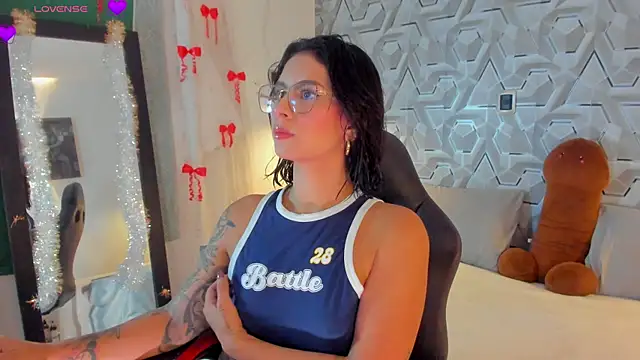 Sophiee Hill online show from April 9, 2026, 7:03 am