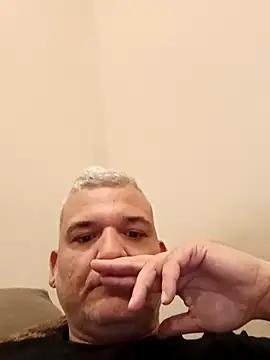 Snapshot of Holaluz2 chatting on November 19, 2025, 5:46 pm Holaluz2 online show from November 19, 2025, 5:46 pm