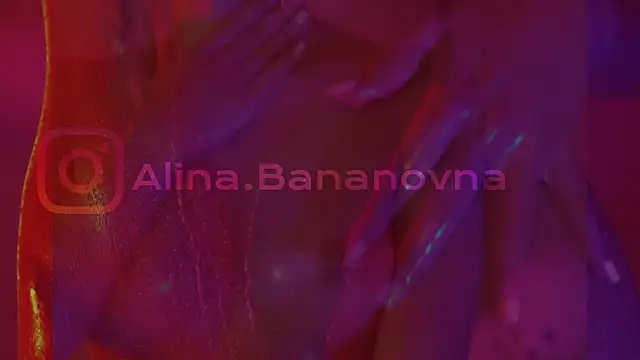 Snapshot of HeyBananas chatting on March 2, 2025, 7:43 am HeyBananas online show from March 2, 2025, 7:43 am