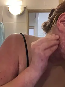 WhiteWomen online show from October 31, 2025, 9:22 pm