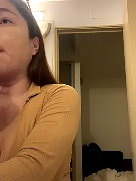 WhiteWomen online show from November 18, 2025, 11:37 pm