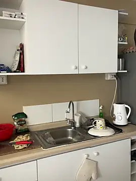 WhiteWomen online show from October 24, 2025, 4:28 pm