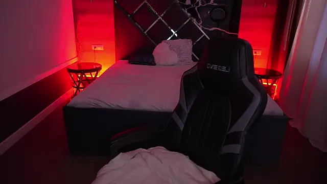 MirandaWong online show from October 25, 2025, 5:17 am