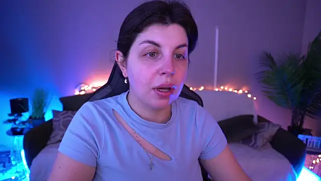 MirandaWong online show from March 18, 2026, 5:54 am