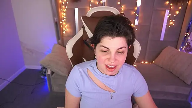 MirandaWong online show from February 15, 2026, 7:51 am