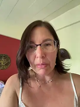 Snapshot of B_Bonya_m chatting on February 5, 2026, 3:57 am B Bonya m online show from February 5, 2026, 3:57 am