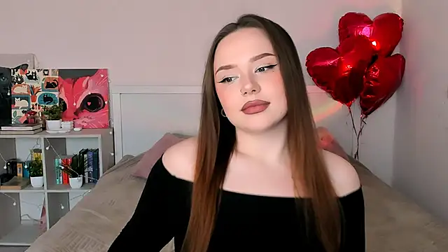 LittleKiitten online show from June 7, 2026, 2:55 pm