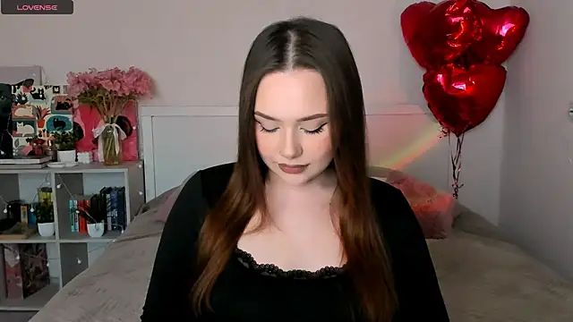LittleKiitten online show from May 29, 2026, 2:56 pm