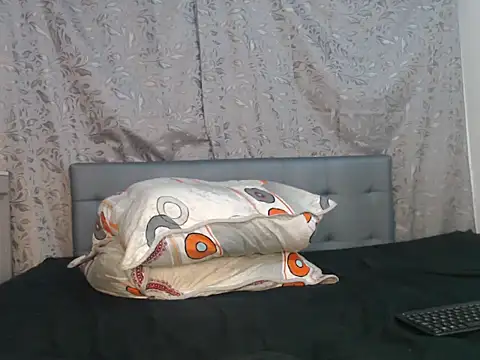 Snapshot of Soe_Lara chatting on May 4, 2026, 1:47 pm Soe Lara online show from May 4, 2026, 1:47 pm