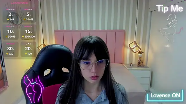 MAGNOLEROY online show from December 1, 2025, 7:04 pm