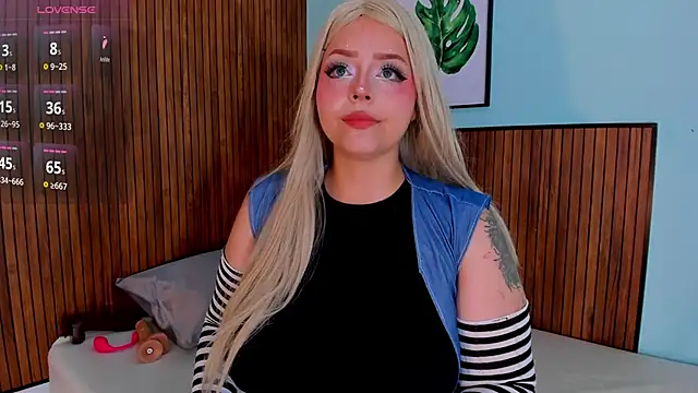 curvy rousi online show from October 31, 2025, 12:02 pm