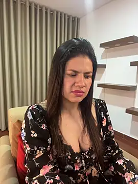 Snapshot of Alice_Biel chatting on March 10, 2025, 1:01 am Alice Biel online show from March 10, 2025, 1:01 am