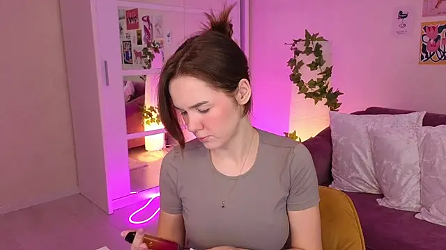 LindaRobertz online show from March 22, 2025, 6:11 am