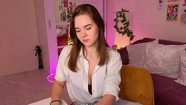 LindaRobertz online show from March 4, 2025, 12:12 pm