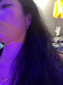 Hot beauty   online show from October 18, 2025, 3:52 am