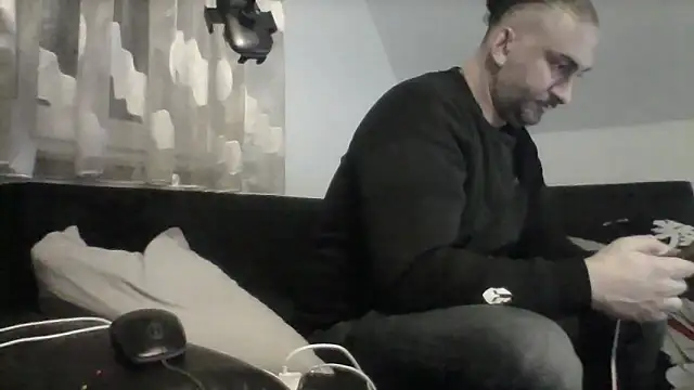 NewyorkDimi online show from February 8, 2026, 4:43 am