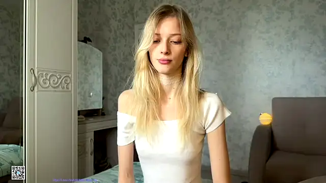 Evvie Summn1 online show from October 13, 2025, 8:38 am