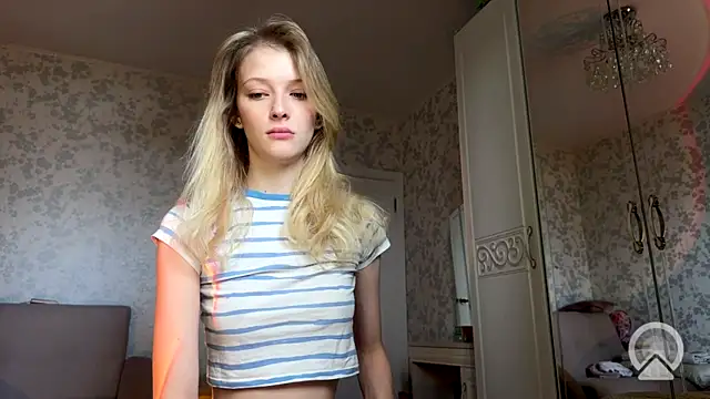 Evvie Summn1 online show from September 12, 2025, 5:07 am