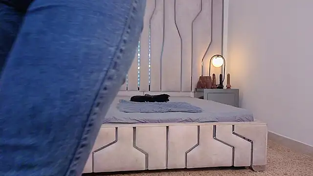 MAISE HILL1 online show from March 12, 2026, 1:15 pm