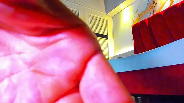 Snapshot of MAISE_HILL1 chatting on October 17, 2025, 1:24 pm MAISE HILL1 online show from October 17, 2025, 1:24 pm