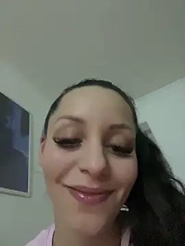 Chiara0102 online show from May 5, 2026, 10:46 pm
