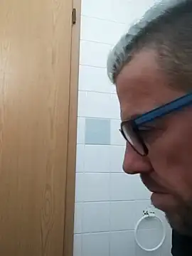 jonyfree1978 online show from February 16, 2025, 8:43 am