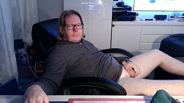 VSteph online show from October 17, 2025, 7:48 pm