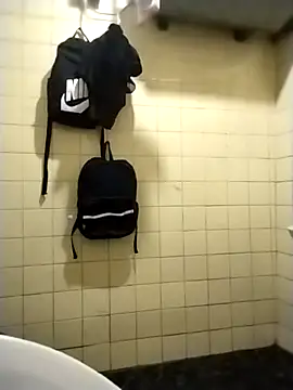 Snapshot of Polygamist chatting on December 16, 2025, 11:20 pm Polygamist online show from December 16, 2025, 11:20 pm